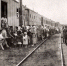 Очередь детей у вагона-кухни у врачебно-питательного поезда, 1921 год - Ttolyatty.Ru