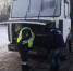 В Самарской области сотрудники ДПС пришли на помощь замерзающему водителю грузовика - TltGorod.Ru