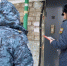 В Самаре женщина сделала из лифтового холла многоквартирного дома хранилище для своих вещей - TltGorod.Ru