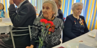 Каждый из ветеранов получил цветы и подарки - TltGorod.Ru