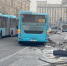 Автобус в Санкт-Петербурге протаранил несколько машин и вылетел на остановку с людьми — кадры - Тольятти.Ru