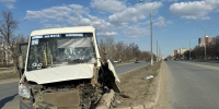 В Тольятти микроавтобус снес столб, пострадали водитель и три пассажира - Волга Ньюс Тольятти
