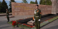 На Площади Славы состоялась передача частицы Вечного огня, которая отправится в районы области - TltGorod.Ru