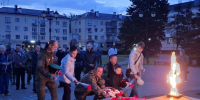 Сегодня в три часа утра у Обелиска Славы на площади Свободы собрались тольяттинцы, чтобы почтить память воинов-земляков в День памяти и скорби - ТК ТОЛЬЯТТИ 24