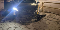 В Тольятти ночью девушка на иномарке врезалась в автомобиль и забор - TLT.Ru