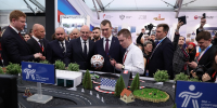 Дмитрий Чернышенко и Вячеслав Федорищев наградили победителей фиджитал-турнира «Кубок Победы. Волга» - TLT.Ru