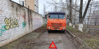 В Тольятти КАМАЗ сбил на тротуаре пожилую женщину - TLT.Ru