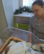 С рождением, Настенька! В новогоднюю ночь первой в регионе родилась девочка