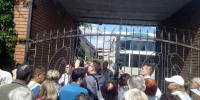 (видео) Как обманутые тольяттинские вкладчики штурмовали «Цитадель зла»: из архива TLTgorod - TltGorod.Ru